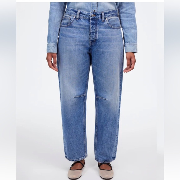 Madewell Denim - NWT Madewell The Curvy Darted Barrel-Leg Jean Dobbins Wash
